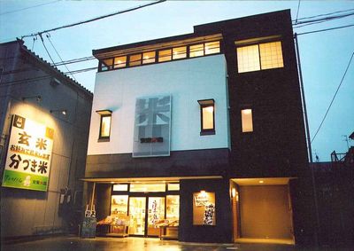 外観(夕方)